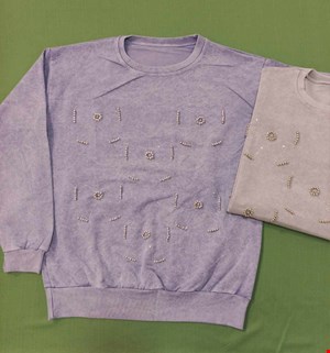 بلوز سنگشور نگین و مرواریدی طرح پاپیون