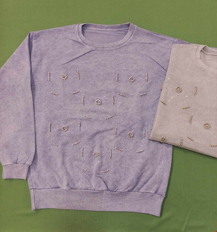 بلوز سنگشور نگین و مرواریدی طرح پاپیون